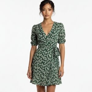 Urban Outfitters Kimchi Blue Rita Green Clover Floral Wrap Mini Dress XS (10)